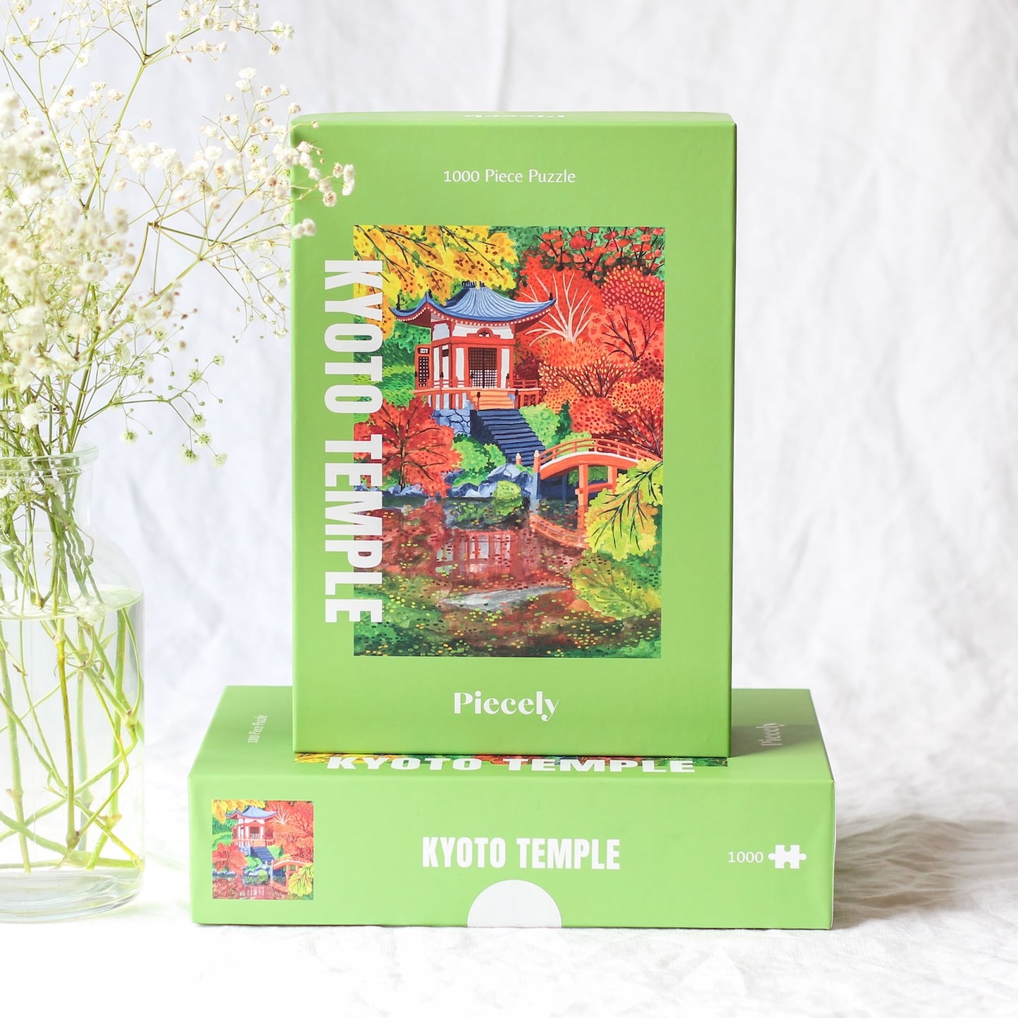 Plastikfreies Puzzle für Erwachsene, das den Daigo-Ji Tempel in Kyoto, Japan im Herbst zeigt.