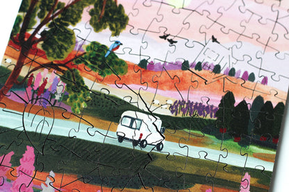 140-Teile-Holzpuzzle „Van Life“ von Piecely – Illustration eines Campers in farbenfroher Landschaft bei Sonnenuntergang, von Hebe Studio.
