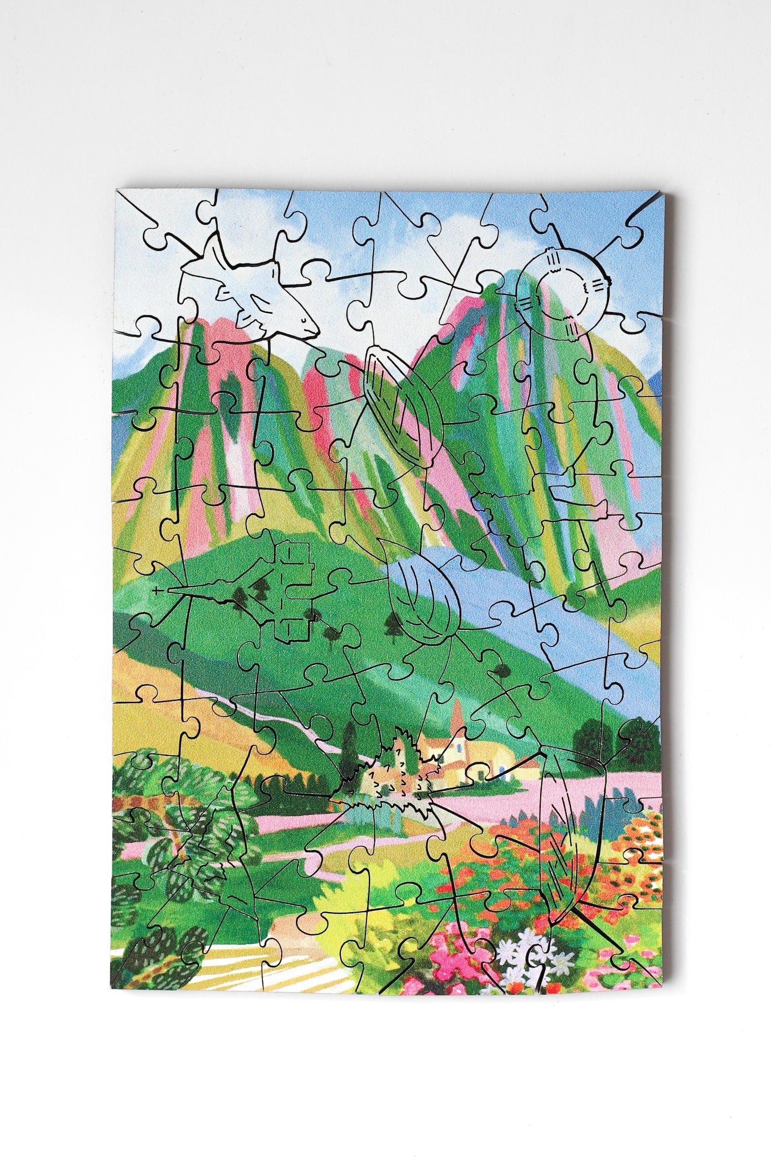 80-Teile-Holzpuzzle „The Dolomites“ von Piecely – farbenfrohe Illustration einer Berglandschaft mit Dorf und Blumen von Hebe Studio.