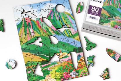 80-Teile-Holzpuzzle „The Dolomites“ von Piecely – farbenfrohe Illustration einer Berglandschaft mit Dorf und Blumen von Hebe Studio.