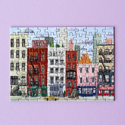 Plastikfreies Minipuzzle für Erwachsene, das die Skyline von New York City im Winter zeigt. 