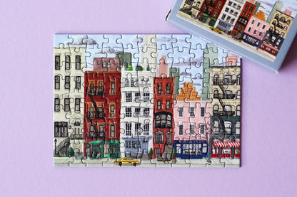 Plastikfreies Minipuzzle für Erwachsene, das die Skyline von New York City im Winter zeigt. 