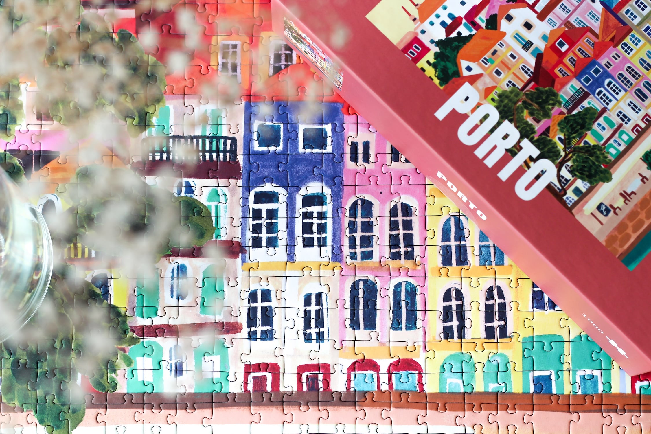 1000-teiliges Puzzle für Erwachsene, dass die bunten Häuser Portos am Wasser zeigt.