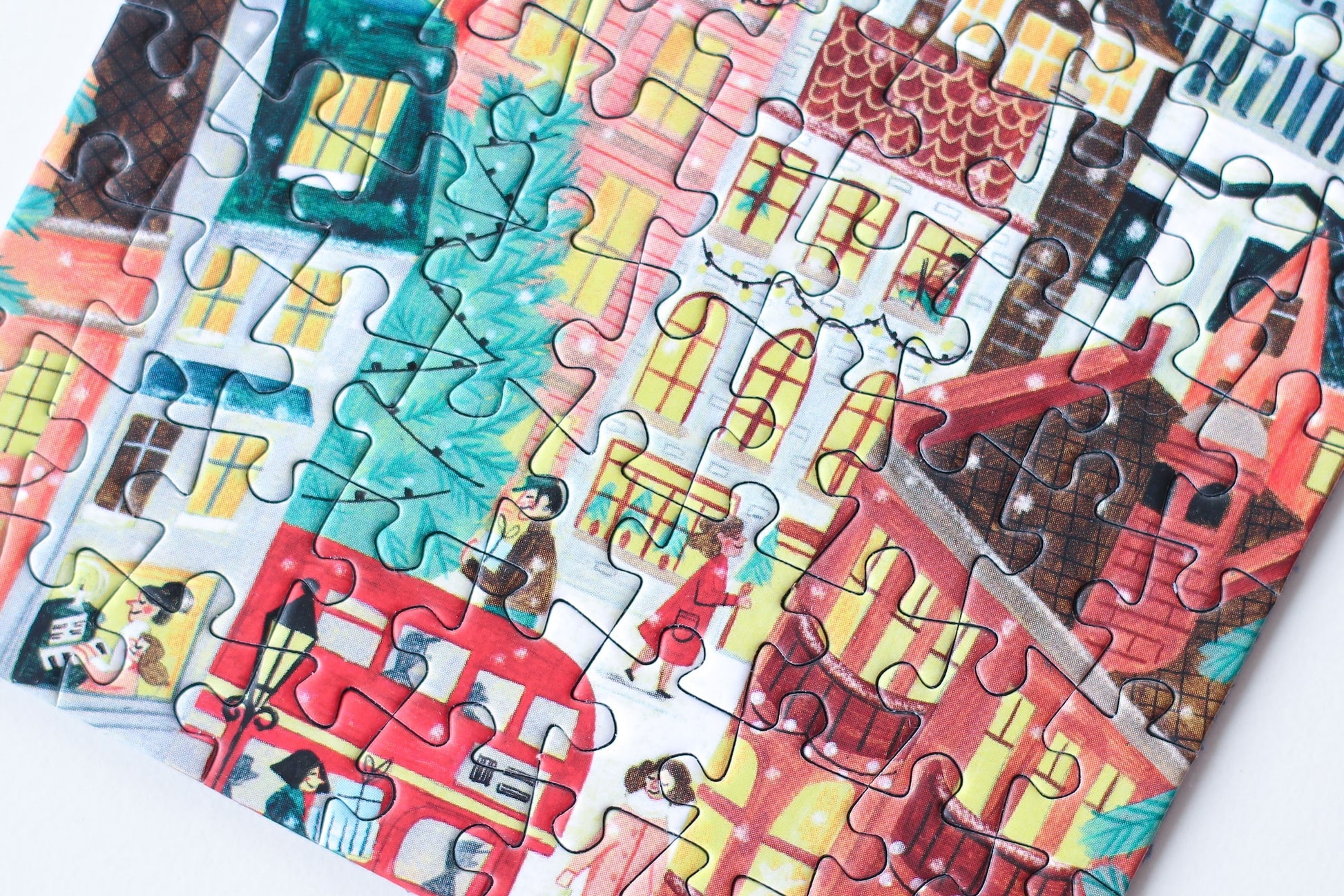 99-teiliges Minipuzzle für Erwachsene, das ein verschneites London zur Weihnachtszeit zeigt.