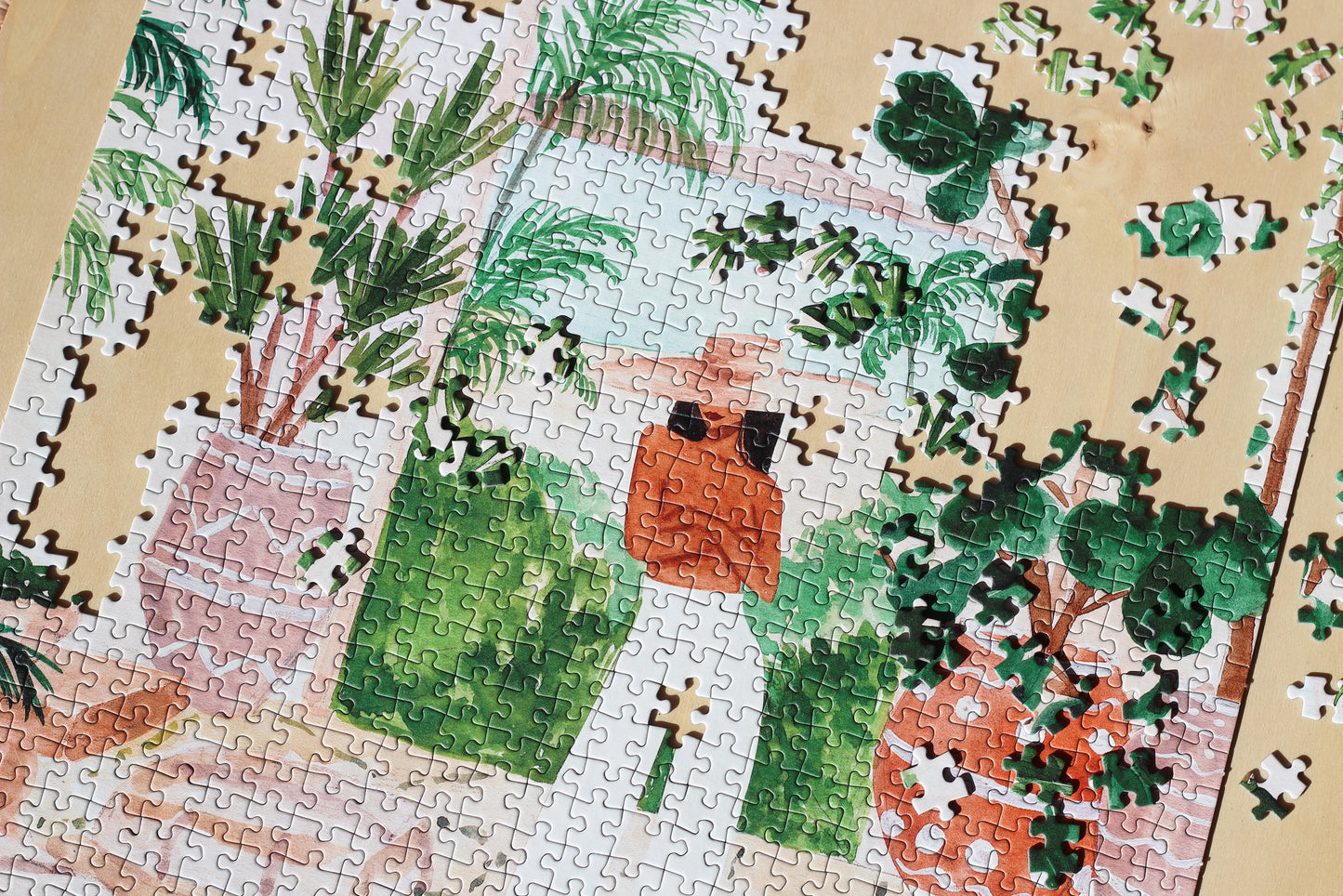 Außergewöhnliches Puzzle für Erwachsene mit einer Illustration von einer Frau in Marokko umgeben von Meer, tropischen Pflanzen und Zitronen